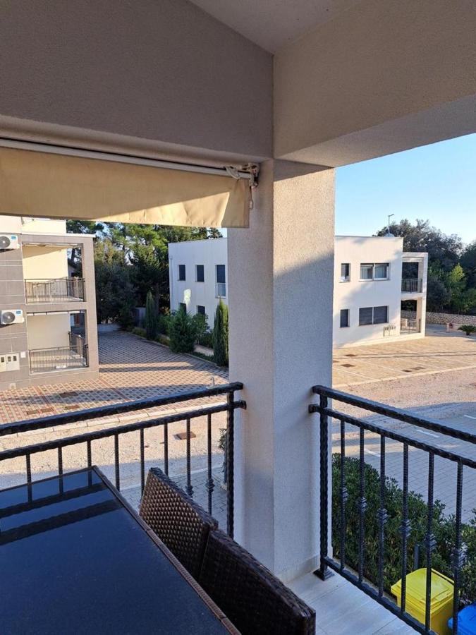 Apartman Lozancic Vir Exterior foto